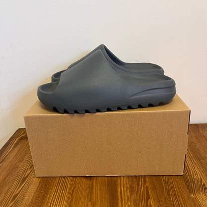 YEEZY SLIDE SLATE MARINE UK8 (USED)