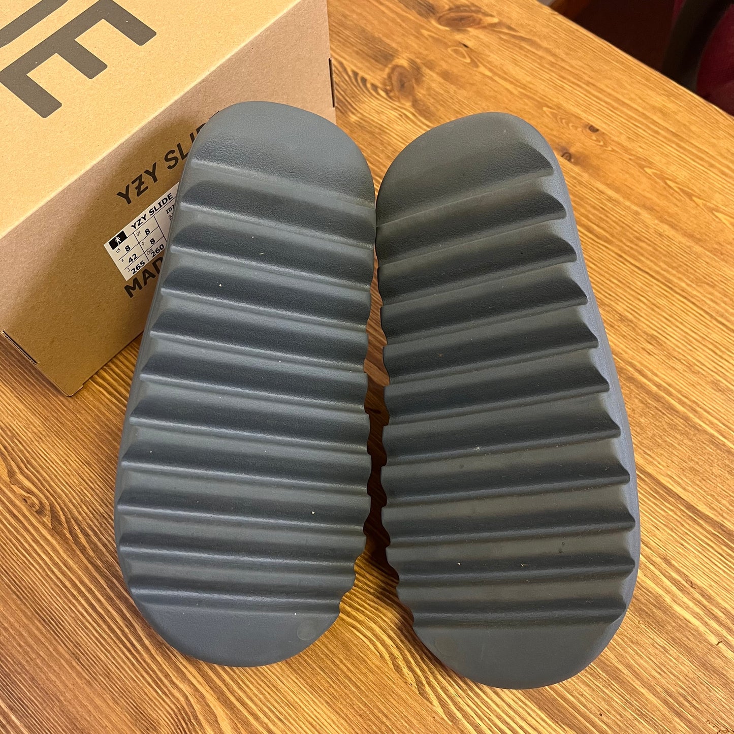 YEEZY SLIDE SLATE MARINE UK8 (USED)