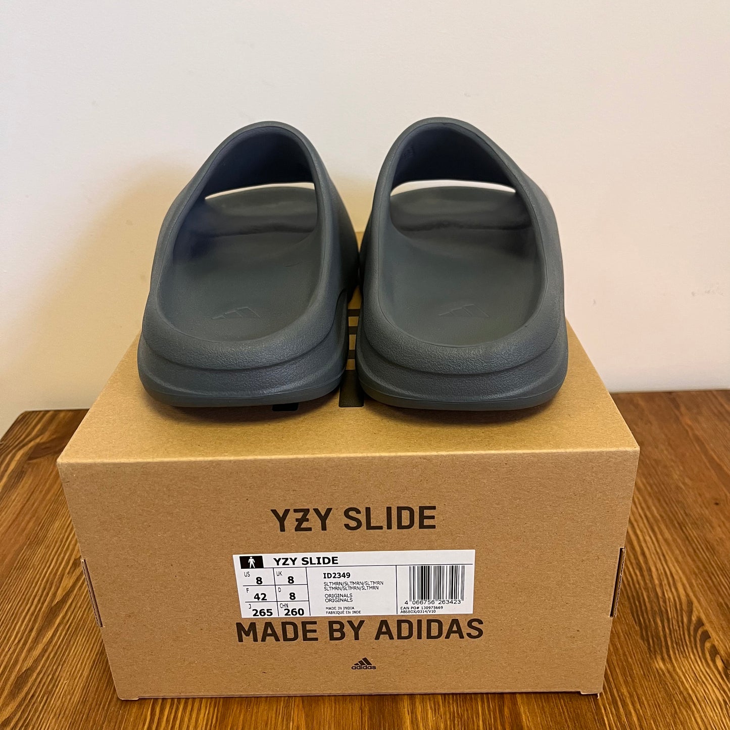 YEEZY SLIDE SLATE MARINE UK8 (USED)