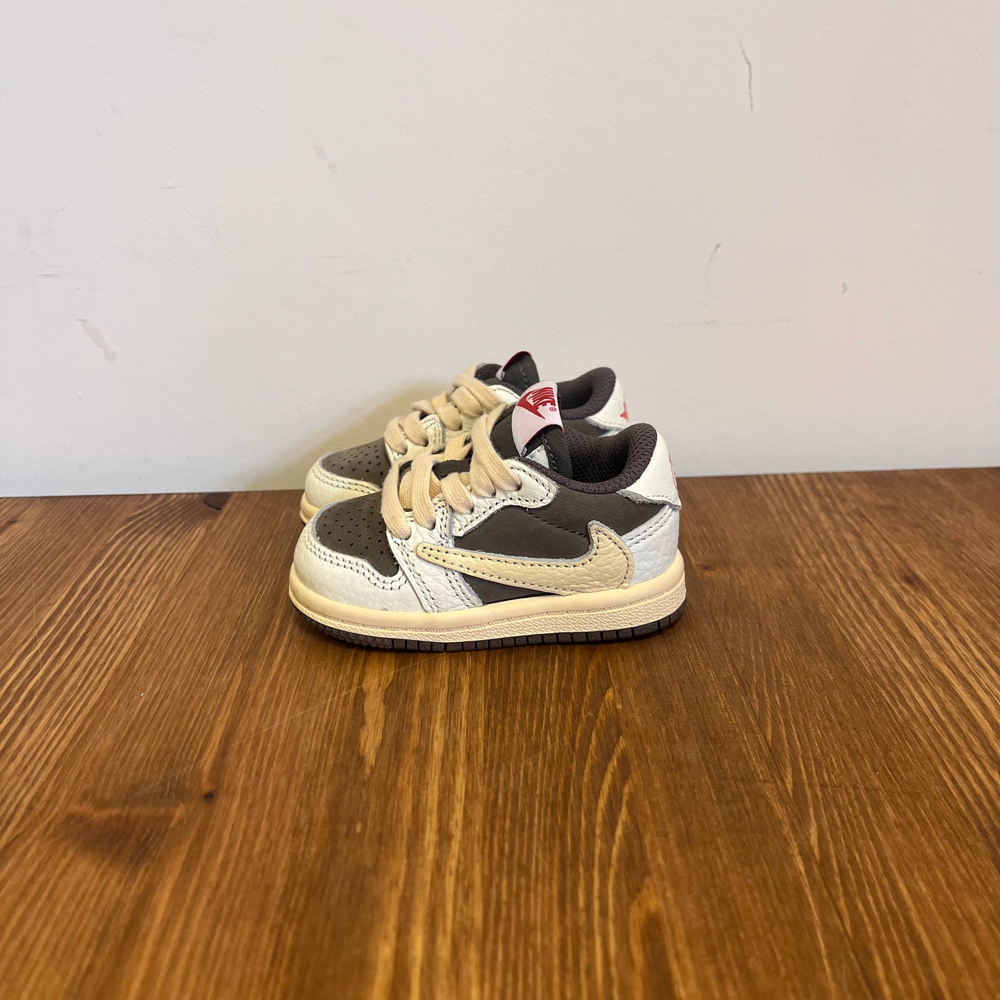 AIR JORDAN 1 LOW TRAVIS SCOTT REVERSE MOCHA (TD) UK2.5 (NEW)