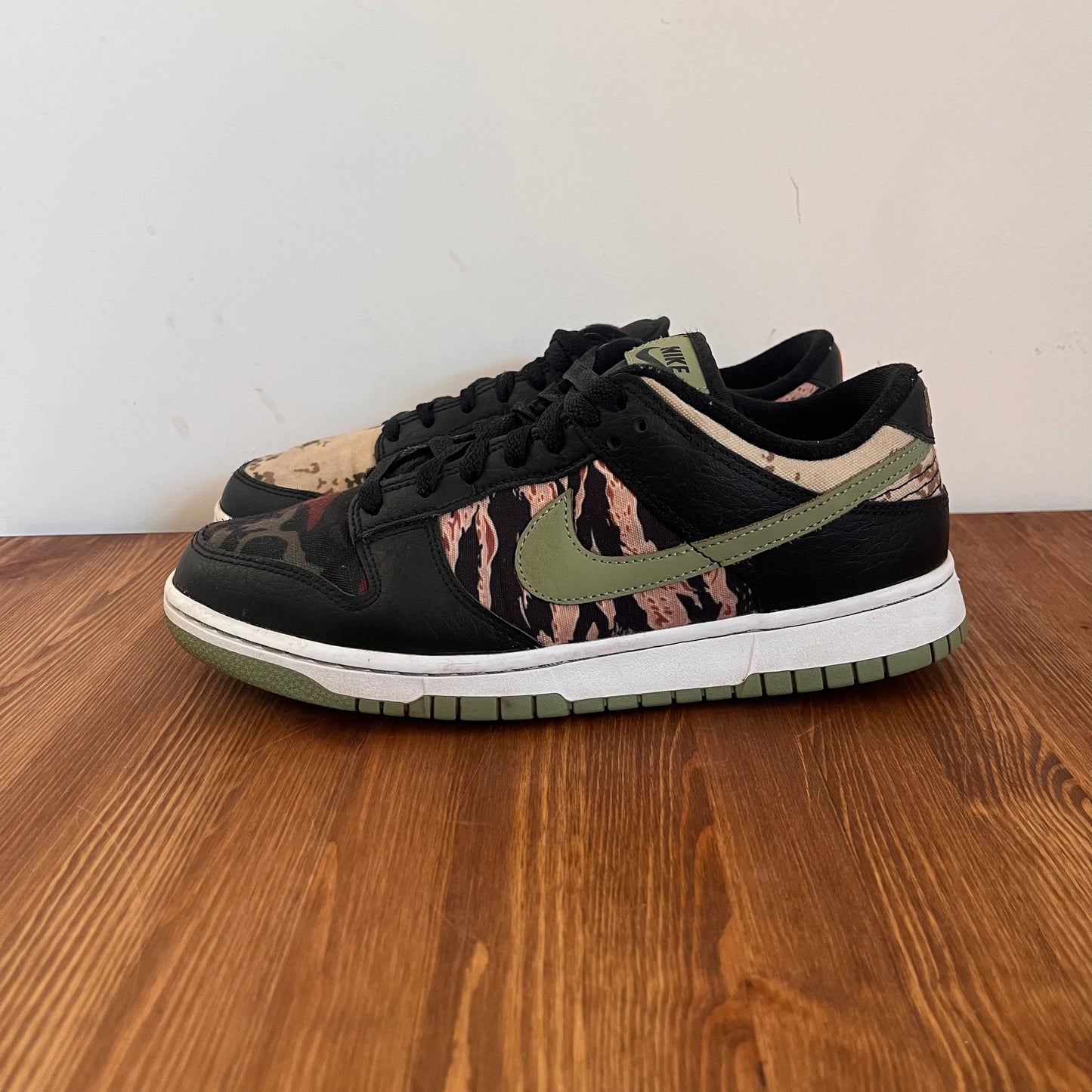 NIKE DUNK LOW CRAZY CAMO UK8 (USED)