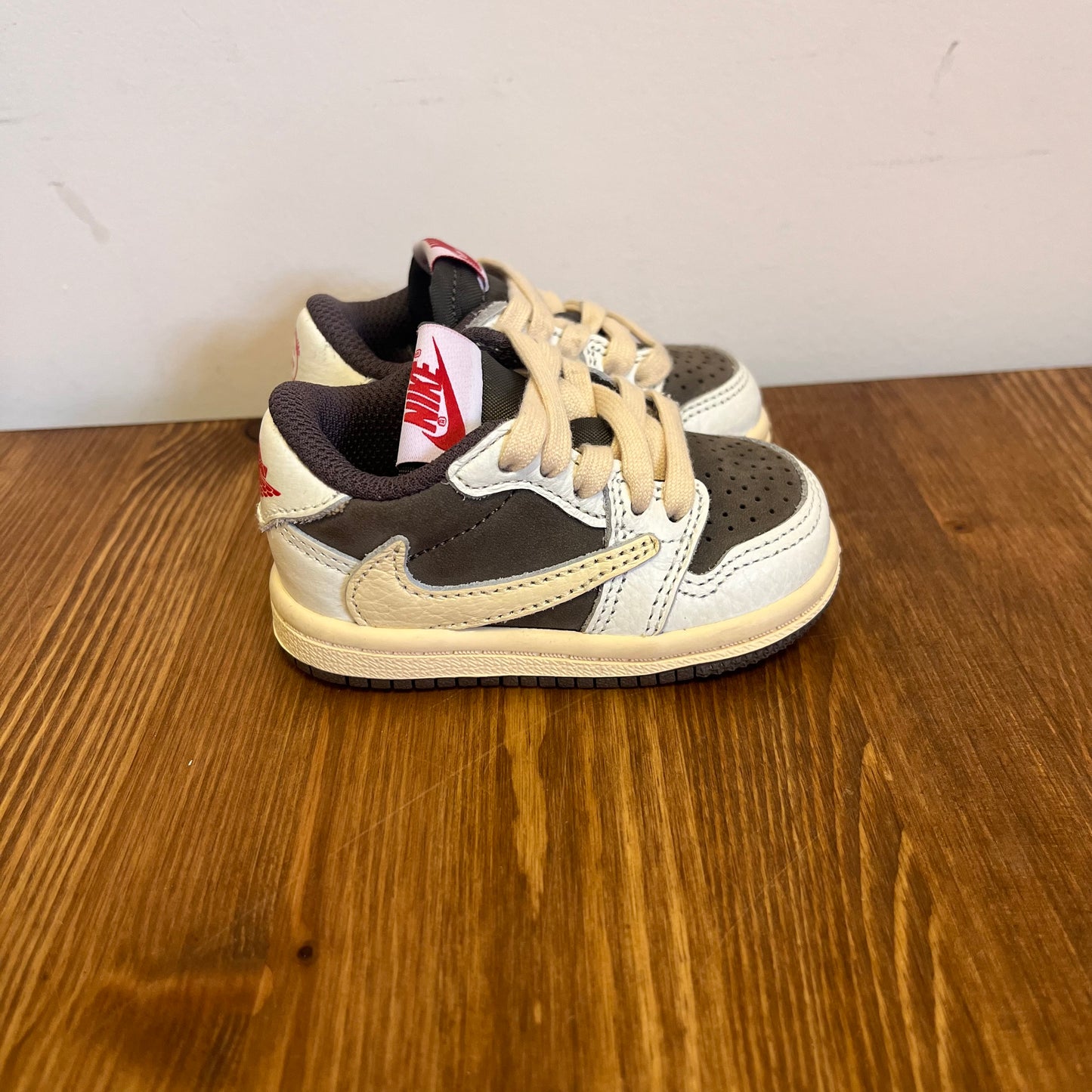 AIR JORDAN 1 LOW TRAVIS SCOTT REVERSE MOCHA (TD) UK2.5 (NEW)