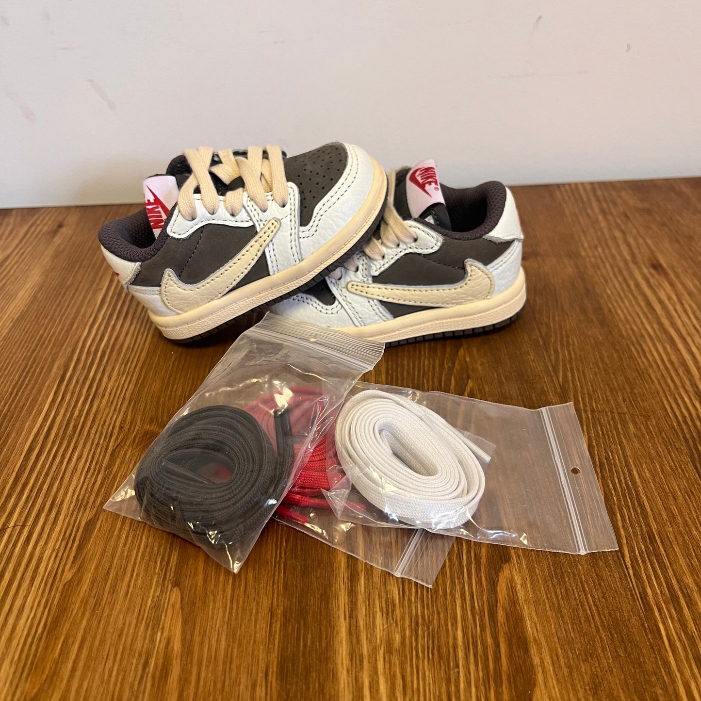 AIR JORDAN 1 LOW TRAVIS SCOTT REVERSE MOCHA (TD) UK2.5 (NEW)