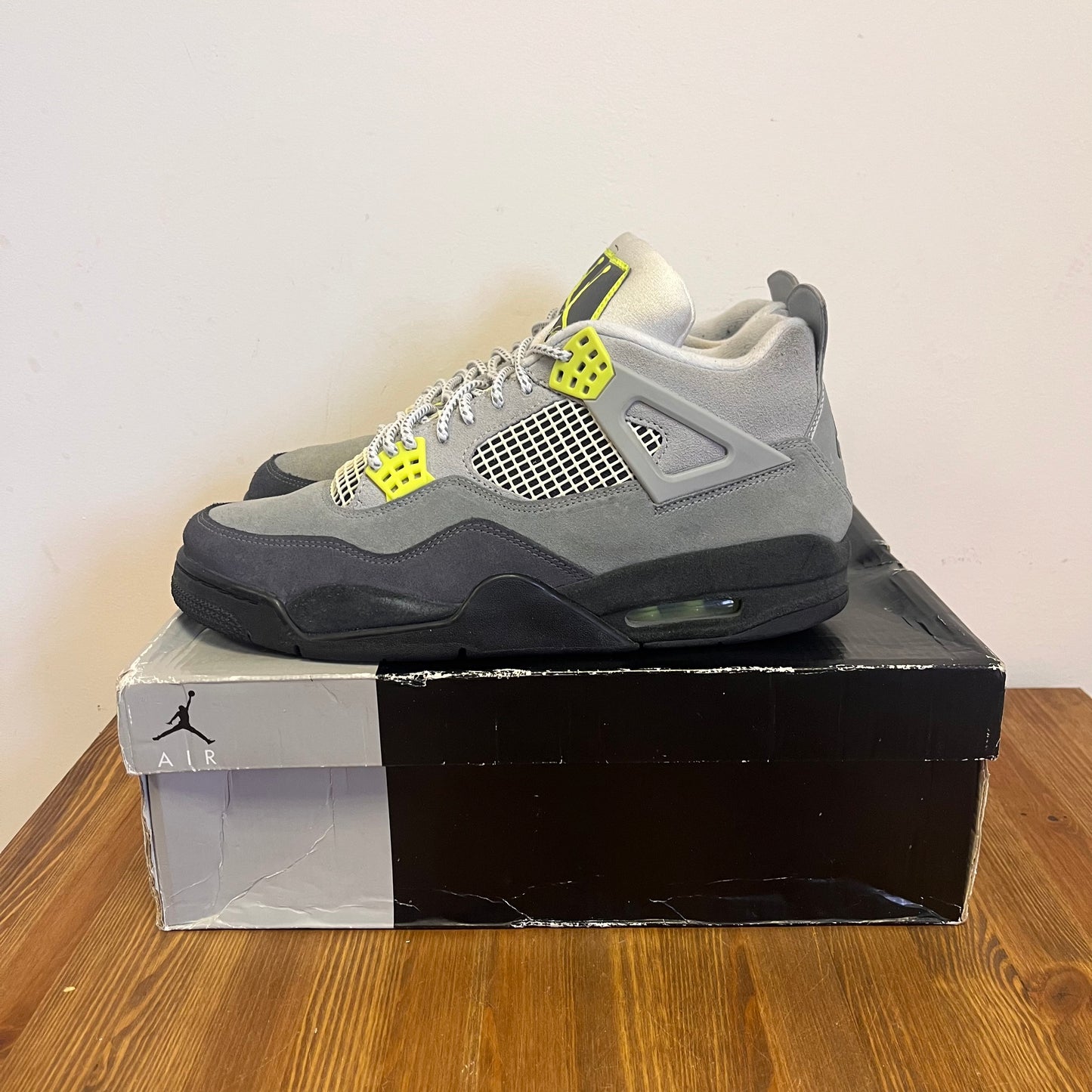 AIR JORDAN 4 NEON 95 UK10 (USED)