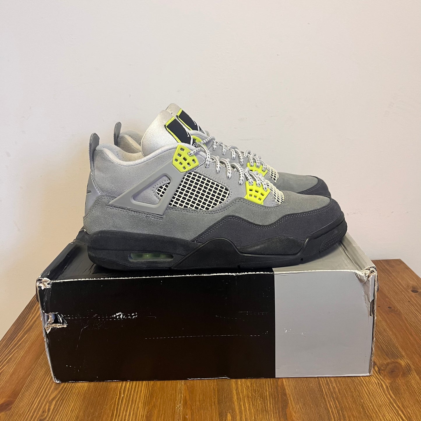 AIR JORDAN 4 NEON 95 UK10 (USED)