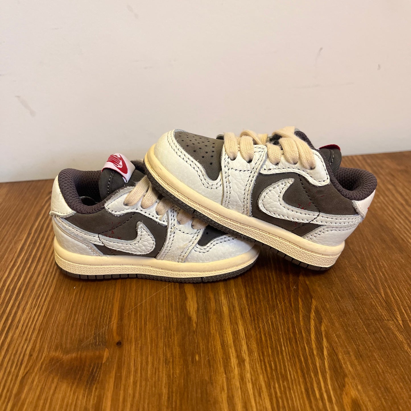 AIR JORDAN 1 LOW TRAVIS SCOTT REVERSE MOCHA (TD) UK2.5 (NEW)