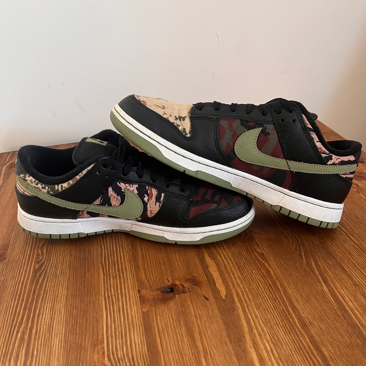 NIKE DUNK LOW CRAZY CAMO UK8 (USED)