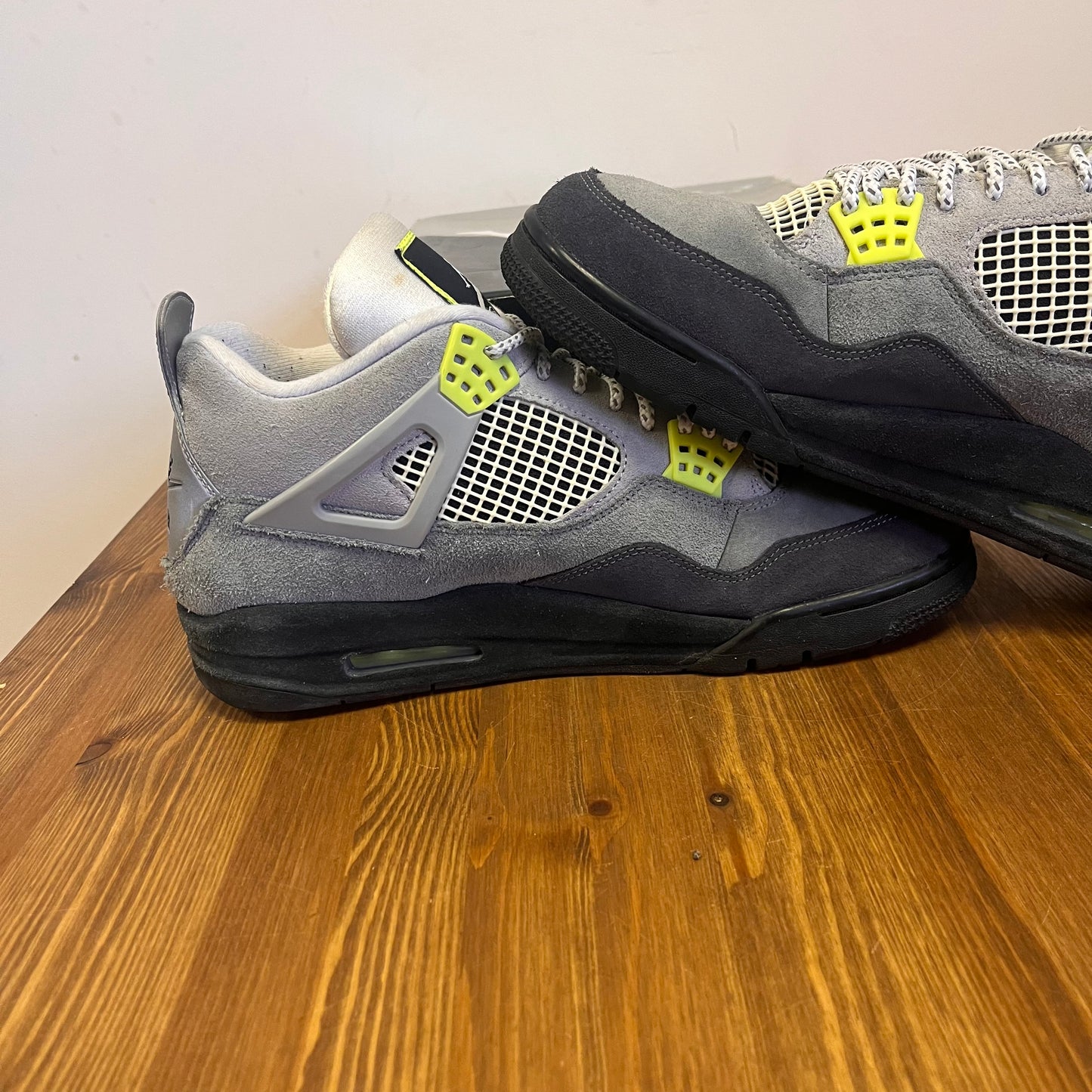 AIR JORDAN 4 NEON 95 UK10 (USED)